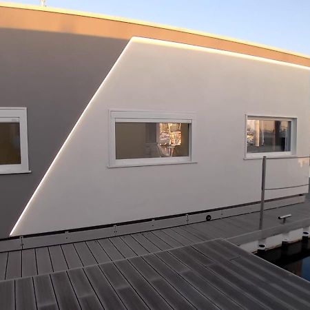 Marina Degli Estensi Floating Resort ลีโด เดลยี เอสเตนซี ภายนอก รูปภาพ