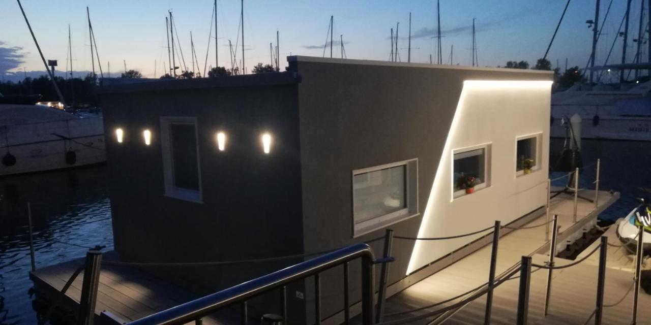 Marina Degli Estensi Floating Resort ลีโด เดลยี เอสเตนซี ภายนอก รูปภาพ