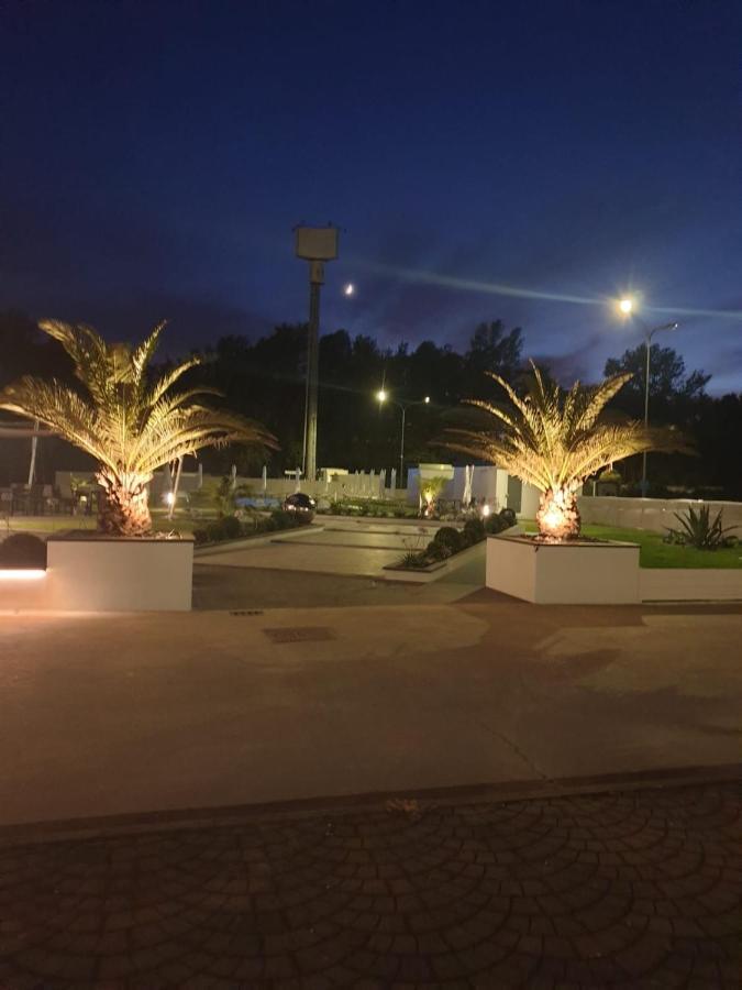 Marina Degli Estensi Floating Resort ลีโด เดลยี เอสเตนซี ภายนอก รูปภาพ