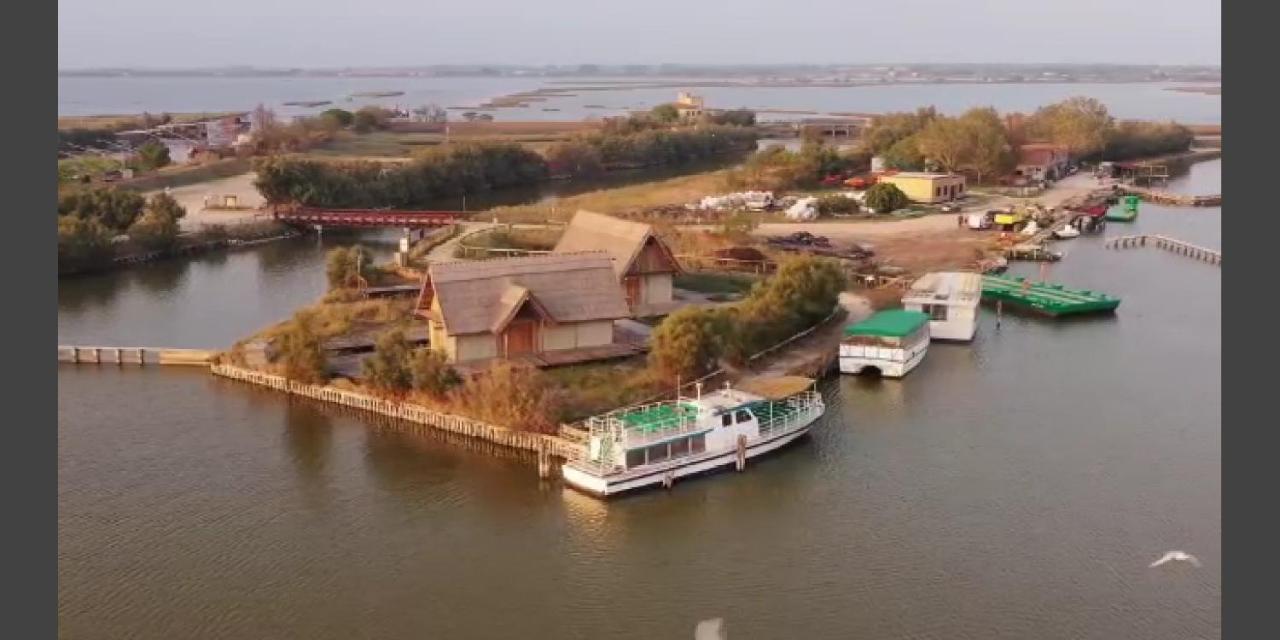 Marina Degli Estensi Floating Resort ลีโด เดลยี เอสเตนซี ภายนอก รูปภาพ