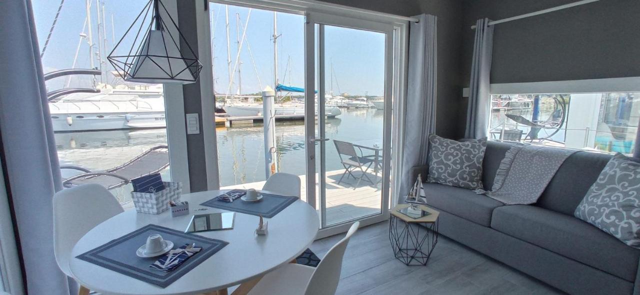 Marina Degli Estensi Floating Resort ลีโด เดลยี เอสเตนซี ภายนอก รูปภาพ