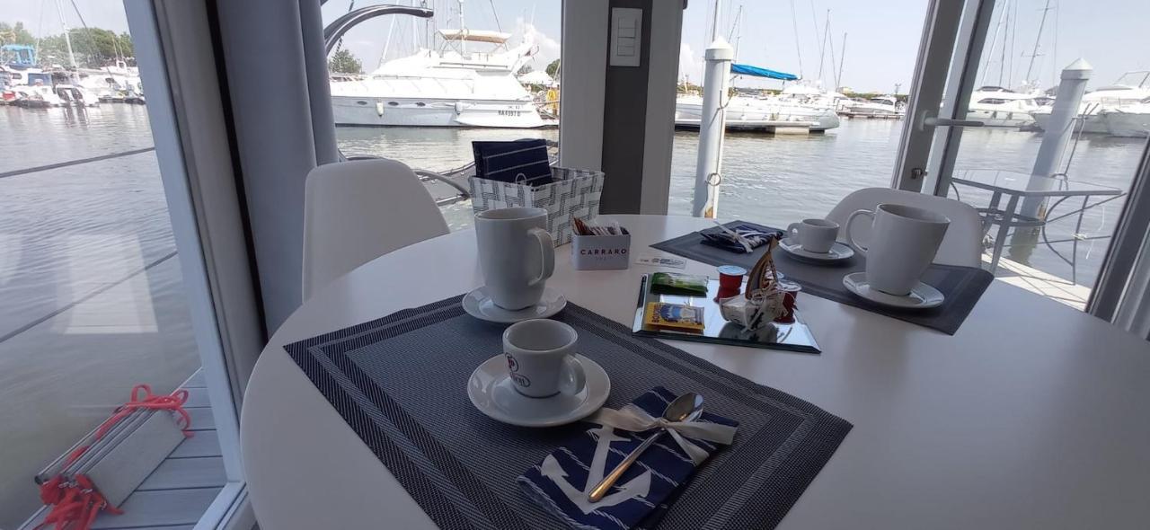 Marina Degli Estensi Floating Resort ลีโด เดลยี เอสเตนซี ภายนอก รูปภาพ