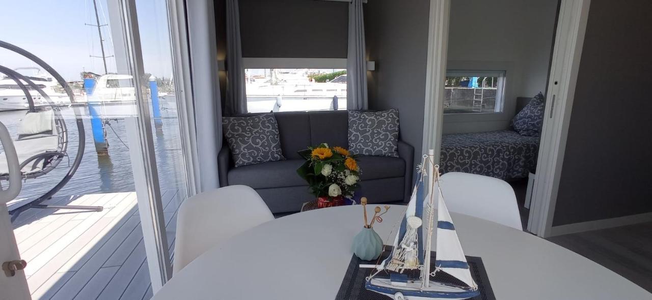 Marina Degli Estensi Floating Resort ลีโด เดลยี เอสเตนซี ภายนอก รูปภาพ