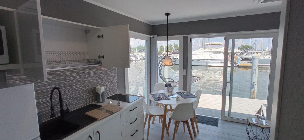 Marina Degli Estensi Floating Resort ลีโด เดลยี เอสเตนซี ภายนอก รูปภาพ